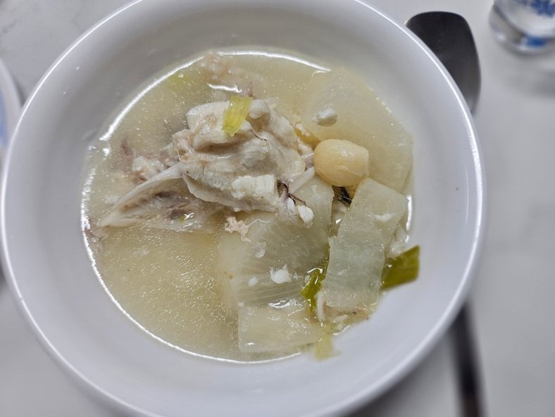 회랑 한잔하는 중입니다.