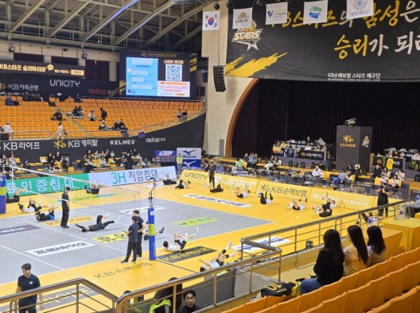 남자배구 손보 대 현캐 직관왔습니다.