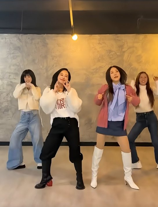 에이핑크 #SES #유진 #EUGENE #바다 #BADA 선배님과 함께 LOVE ME MORE